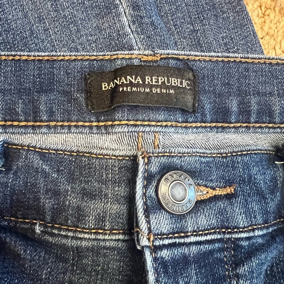 Banana Republic Girlfriend Jeans - 29 - Picture 3 of 8